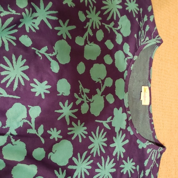 LULAROE T-SHIRT - Picture 2 of 3